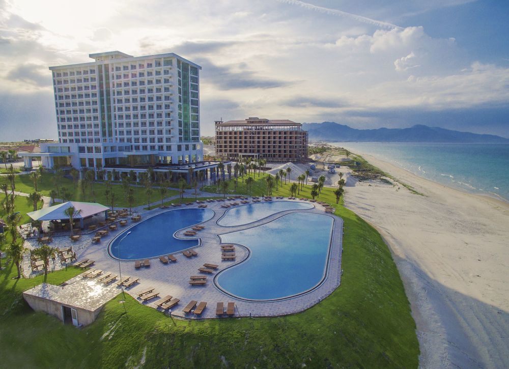 Golden Peak Resort & Spa Nha Trang Exterior photo